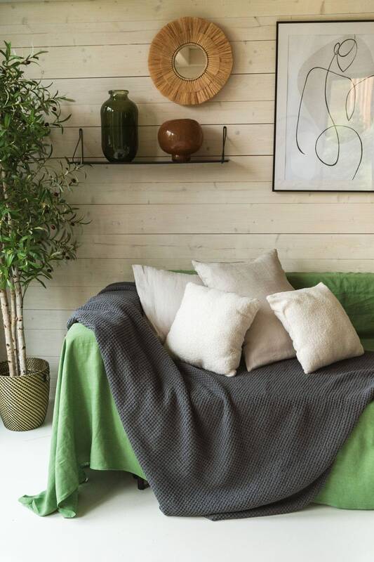 Linen waffle bed throw in Charcoal | Size: 53x81