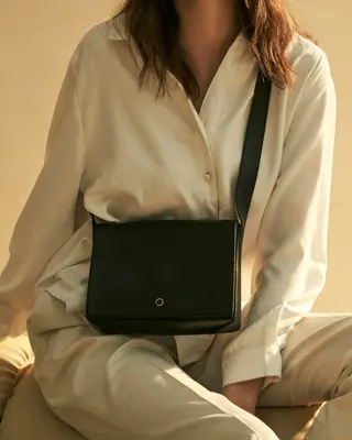 ?? BO Satchel Corn Leather | Color: Black