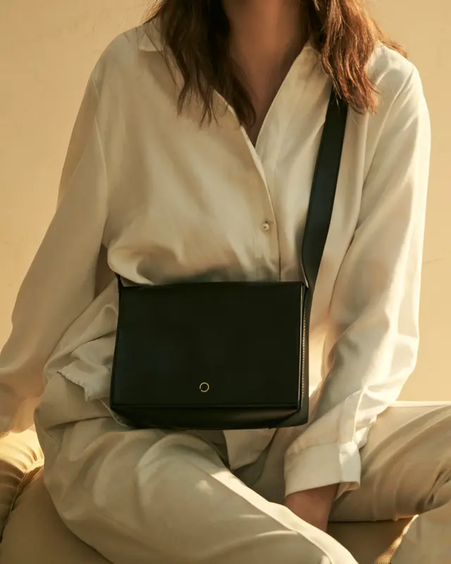 ?? BO Satchel Corn Leather | Color: Black
