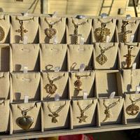 PICK IN LIVE JEWELRY