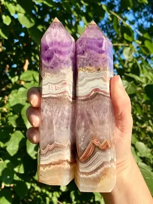 Unique Amethyst Agate Tower, Natural Stone Decorations, Ideal for Home Decor, and a Distinctive Gift for Holiday