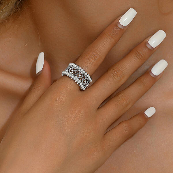 Elegant Vintage Style Brass Wide Hollow Flower Band Ring for Women's Daily Wear