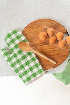 Linen oven mitt in Green Gingham