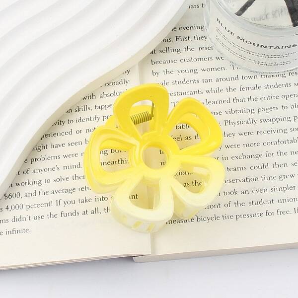 Gradient Hollow Flower Plastic Claw Hair Clips