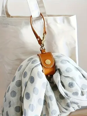 1pc Travel Accessory Clip – Versatile Scarf, Glove & Hat Holder for Luggage and Bags, Stylish Circular Design for Secure St...