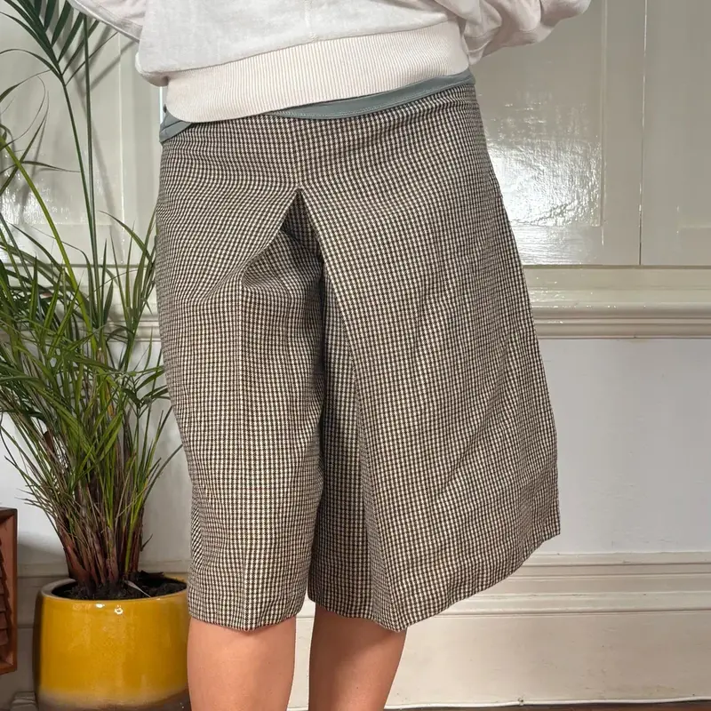 Benetton Shorts - 28W UK 10 Beige Wool