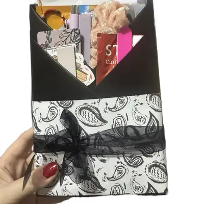 Deluxe Blind Date With a Book