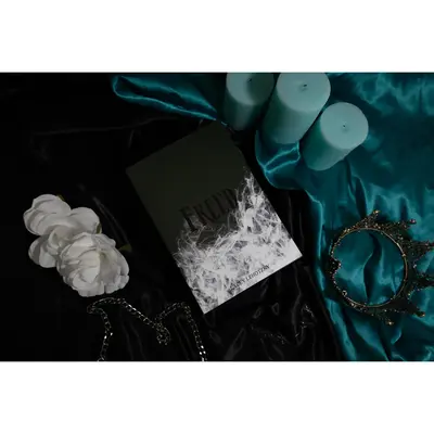 Freed Luxe Edition - A Choice of Light and Dark