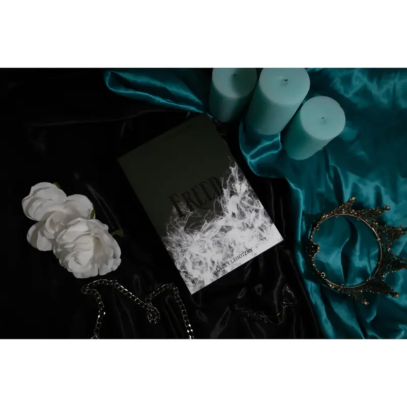 Freed Luxe Edition - A Choice of Light and Dark