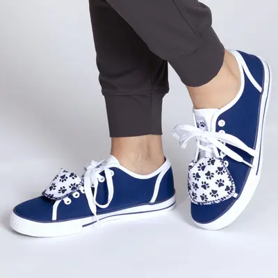 Women's Paw Print Low Top Shoes - All Over Paws - Gray/Pink - 7