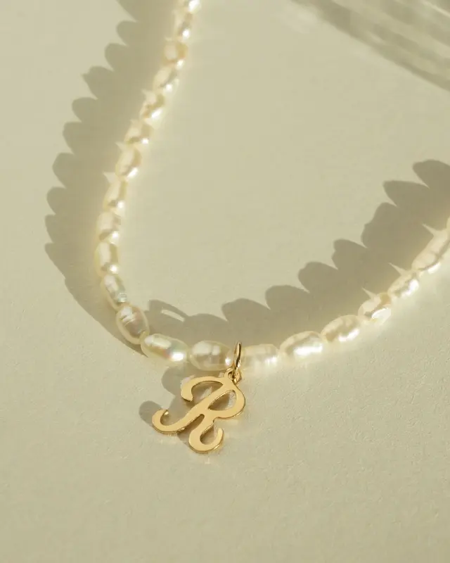Quincy Initial Necklace | Metal Color: Gold | Style: R