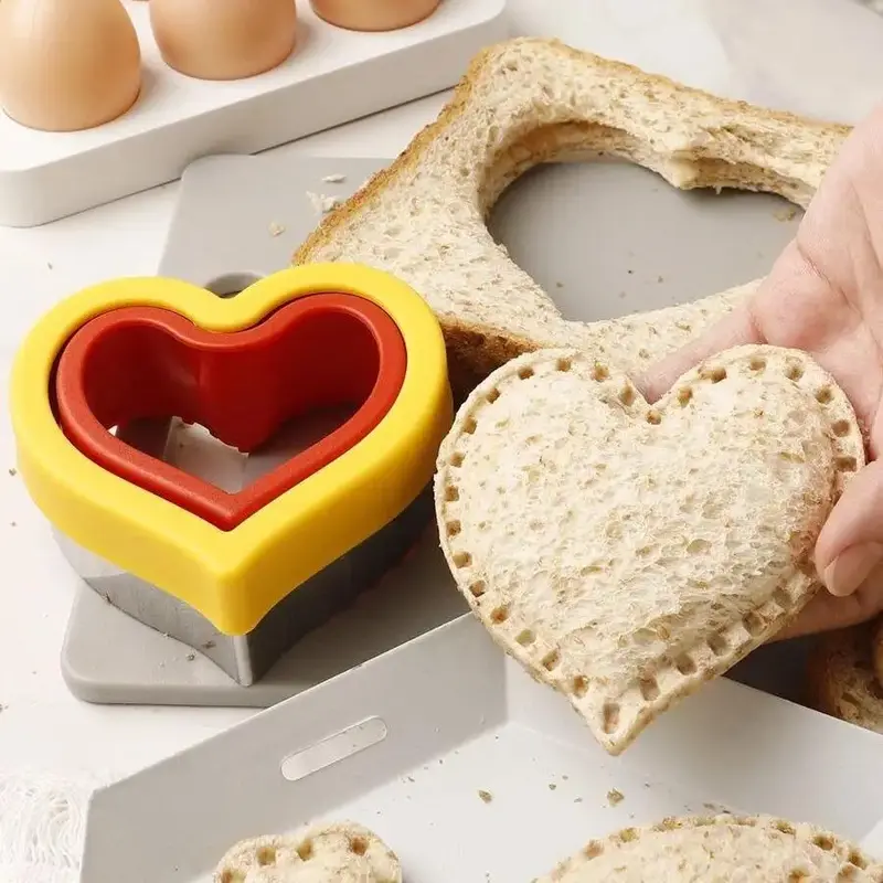 Heart Shape Stainless Steel Sandwich Mold, 1 Count Sandwich Cutter, Cookie Cutters Mold for Cakes Biscuits and Sandwiches, Ki...