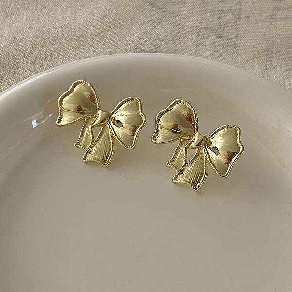 Retro Bowknot Brass Stud Earrings for Womenes