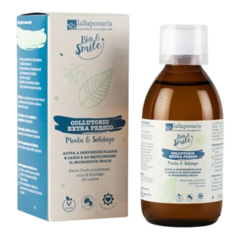 La saponaria Bio&Smile - Extra Fresh Mouthwash Mint and Solidago 250 ml