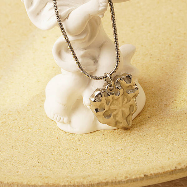 Non-Tarnish Stylish Stainless Steel Textured Heart Pendant Necklace for Women's Daily Wear