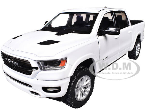 2019 RAM 1500 Laramie Crew Cab Pickup Truck White Timeless Legends Series 1/24 Diecast Model Car by Motormax