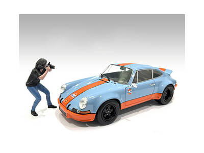 Photographers Figure #4 for 1/24 Scale Models by American Diorama