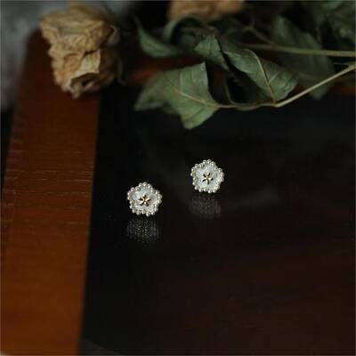 Elegant S925 Sterling Silver Shell Flower Stud Earrings