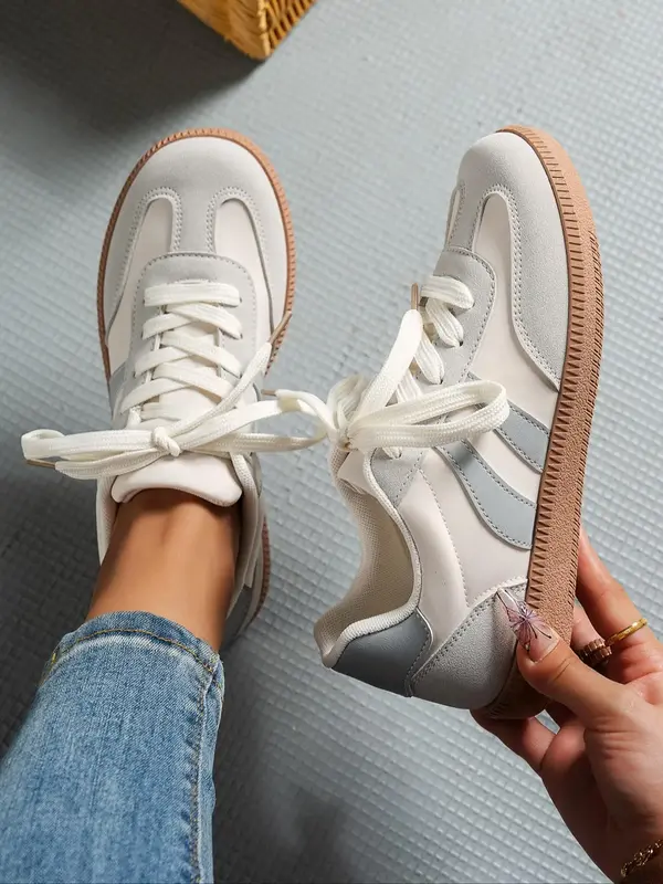 Women's Fashionable Patchwork Lace Up Skate Shoes, Casual Comfortable Round Toe Sports Shoes for Daily Wear, Female All-match...