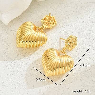 Luxurious Gold Earrings with Elegant Star and Heart Design