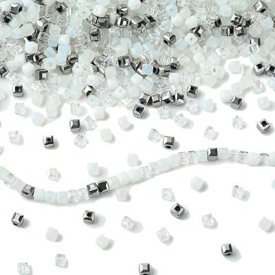 500Pcs Cube Glass Beads