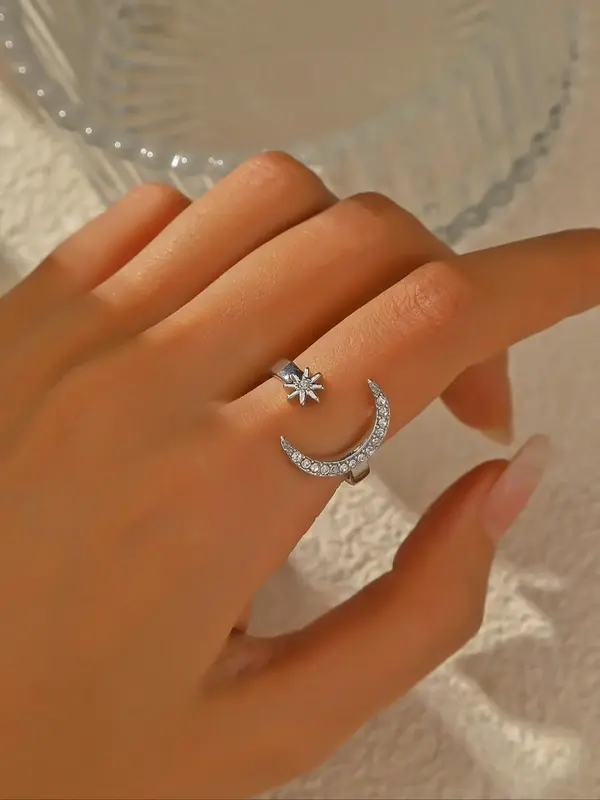 Elegant Star & Moon Design Cuff Ring for Women, Minimalist Engagement Ring, All-match Temperament Rhinestone Inlaid Promise R...