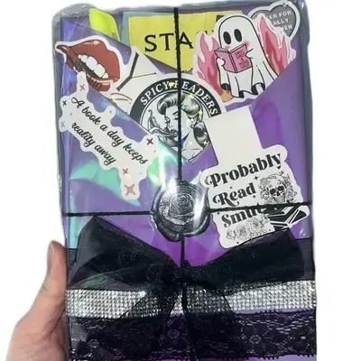 Blind date with a book (Paper back with extras)