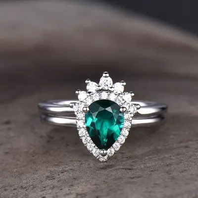 Pear Shaped Halo Vienna Emerald Engagement Ring Set Comfort Fit
