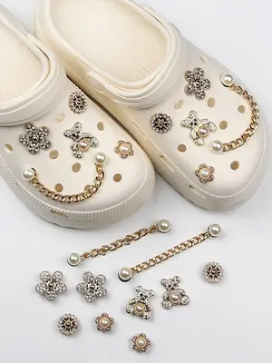 10pcs Cute Bear & Faux Pearl & Rhinestone Design Shoes Decorations, Fashionable Novelty Shoes Decorations For Clogs Design, D...