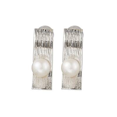 Natural Pearl Ear Studs