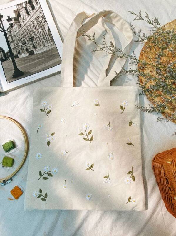 Daisy Flower Embroidery Tote Bag