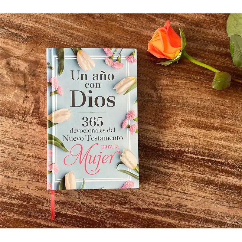 Un año con Dios en el Nuevo Testamento: 365 devocionales para la mujer / A Year with God in the New Testament: 365 Devotions...