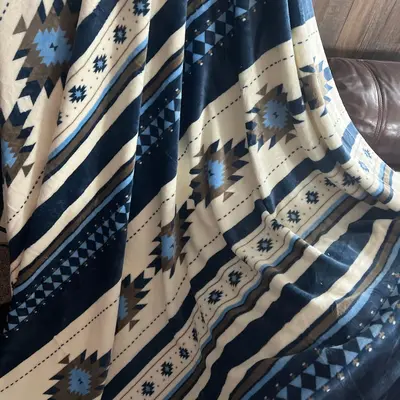 z Sandtooth Soft Oversized Blanket 82\