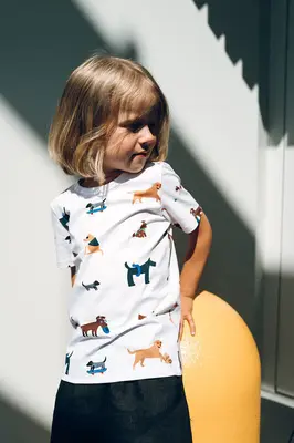 Kid's T-shirt with Cool Dogs | Size: 4-6 years