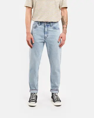 Relaxed tapered fit jeans in organic light vintage | Thread color: Navy | Waist rise: Mid | Hem length: Cropped