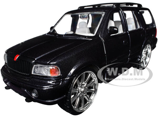 1998 Lincoln Navigator Black Metallic with White Interior \