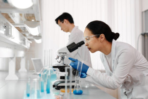 A Guide to Becoming a Laboratory Technician