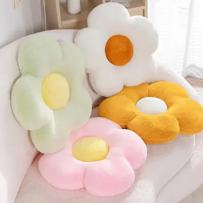 Daisy Shaped Throw Pillow, 1 Count Boyfriend Gifts, Cozy Room Accessories Modern Polyester Plush Cushion for Room Home Decor ...