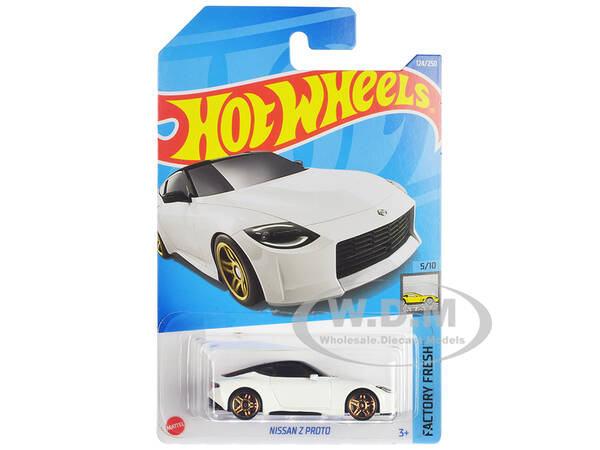 Nissan Z Proto White Metallic with Black Top \