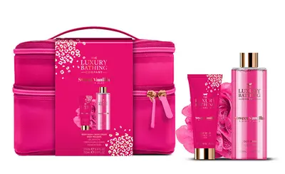 Grace cole Body Care Gift Set in una Vanilla and almond cosmetic bag 3 pieces