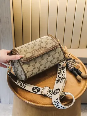 Fashionable Cartoon Bear Pattern Zipper Shoulder Bag, Casual All over Print Crossbody Bag with Cartoon Rabbit Charm, Trendy V...