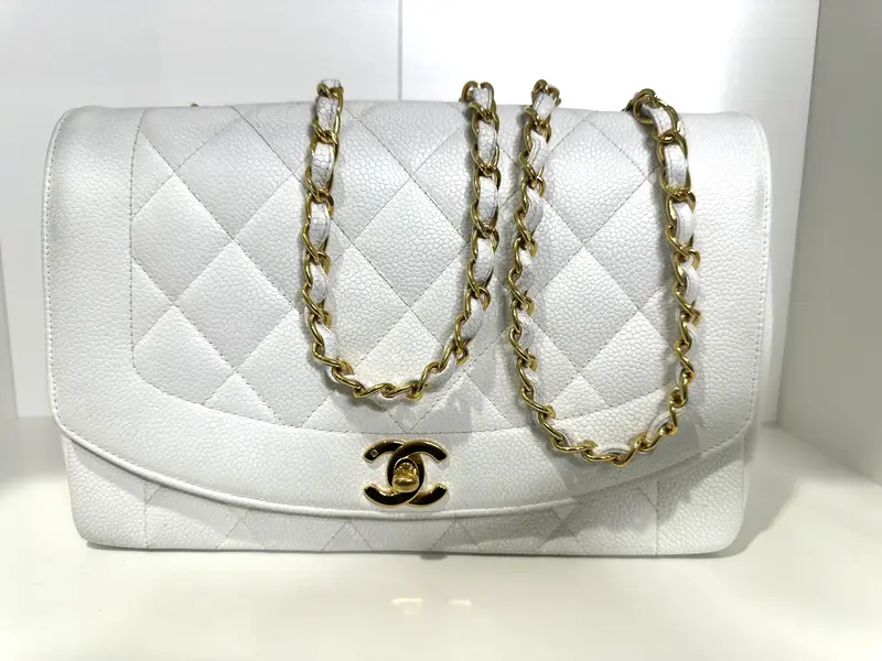 Pre-owned CHANEL Caviar leather Shoulder Bags WHITE DIANA MEDIUM Ultra Rare