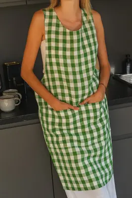 Pinafore linen apron | Size: L/XL | Color: Green Gingham