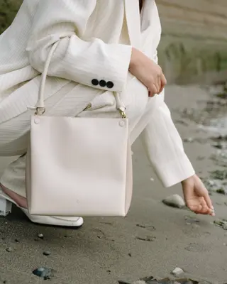 ?? Mini Two-Tone Tote Corn Leather | Color: Oat & Sand
