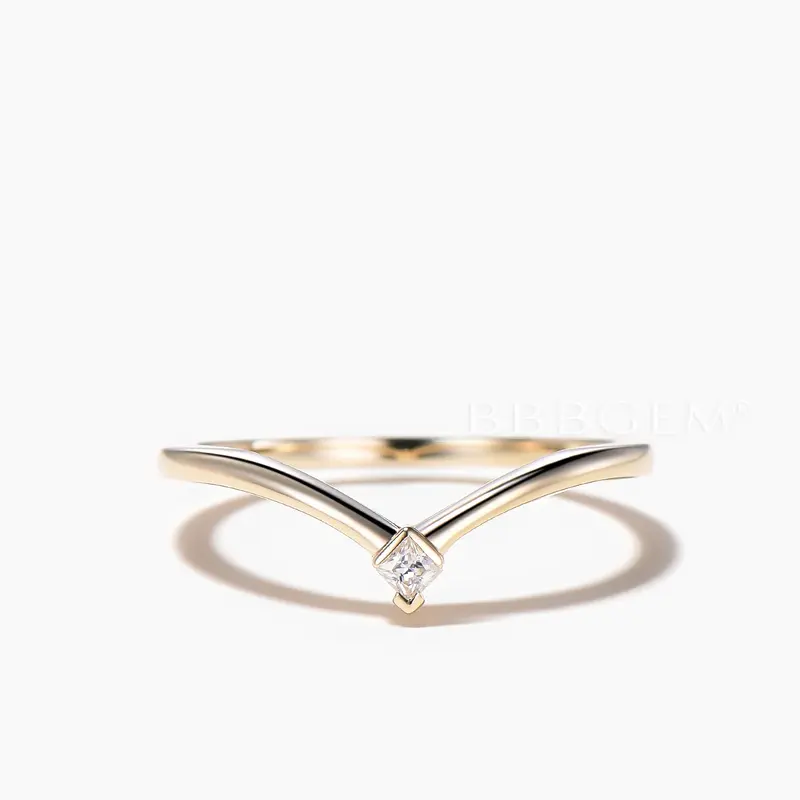 Princess Cut Moissanite Solitarie Wedding Ring Curved Yellow Gold Band