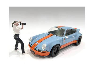 Photographers Figure #2 for 1/24 Scale Models by American Diorama