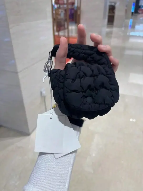 Women's Solid Color Ruched & Quilted Design Coin Purse, Fashionable Mini Handbag for Earphone & Key, Casual Trendy Versatile ...