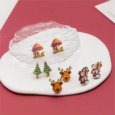 4 Pairs Snowman & Christmas Tree & Deer & Mushroom Printed Wood Stud Earrings