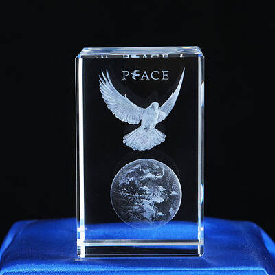3D Laser Engraving Animal Glass Figurine