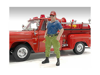 Firefighters Off Duty Figure for 1/24 Scale Models by American Diorama